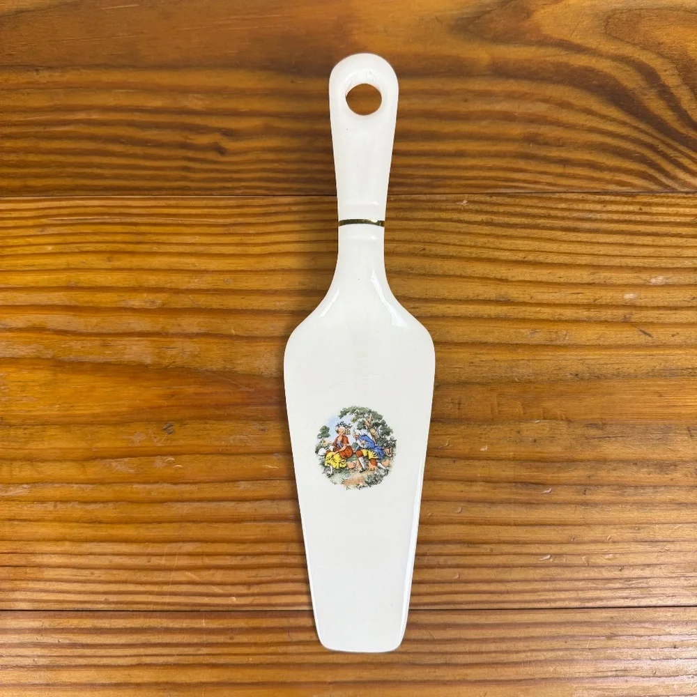 Vintage Porcelain Cake Server with Pastoral Scene – Gold Trim Handle